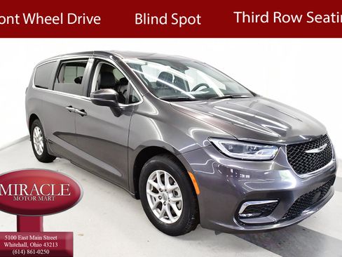 Used 2023 Chrysler Pacifica Touring-L FWD image 1