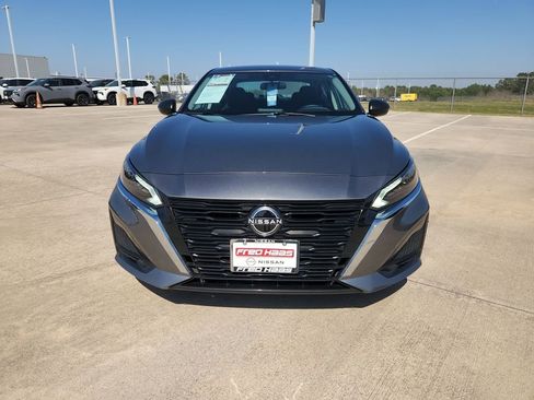 Used 2025 Nissan Altima 2.5 SV image 9