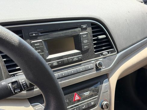 Used 2017 Hyundai Elantra SE FWD image 10