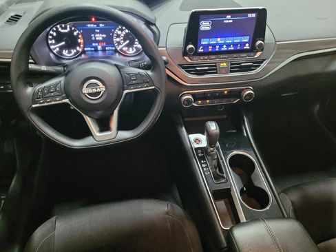 Used 2024 Nissan Altima 2.5 SV image 22