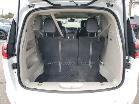 Used 2024 Chrysler Pacifica Touring-L FWD image 30