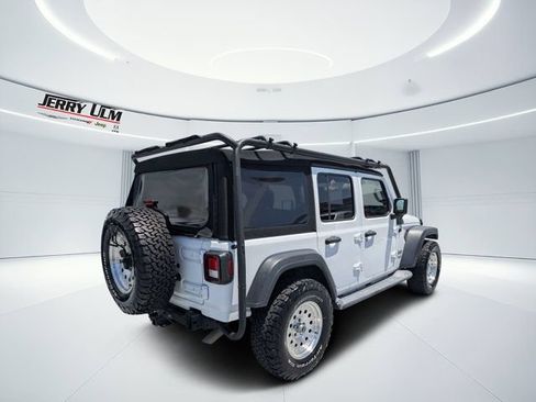 Used 2018 Jeep Wrangler Unlimited Sport S AWD/4WD image 3