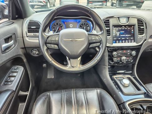 Used 2019 Chrysler 300 S w/ 300S Alloy Edition RWD image 11