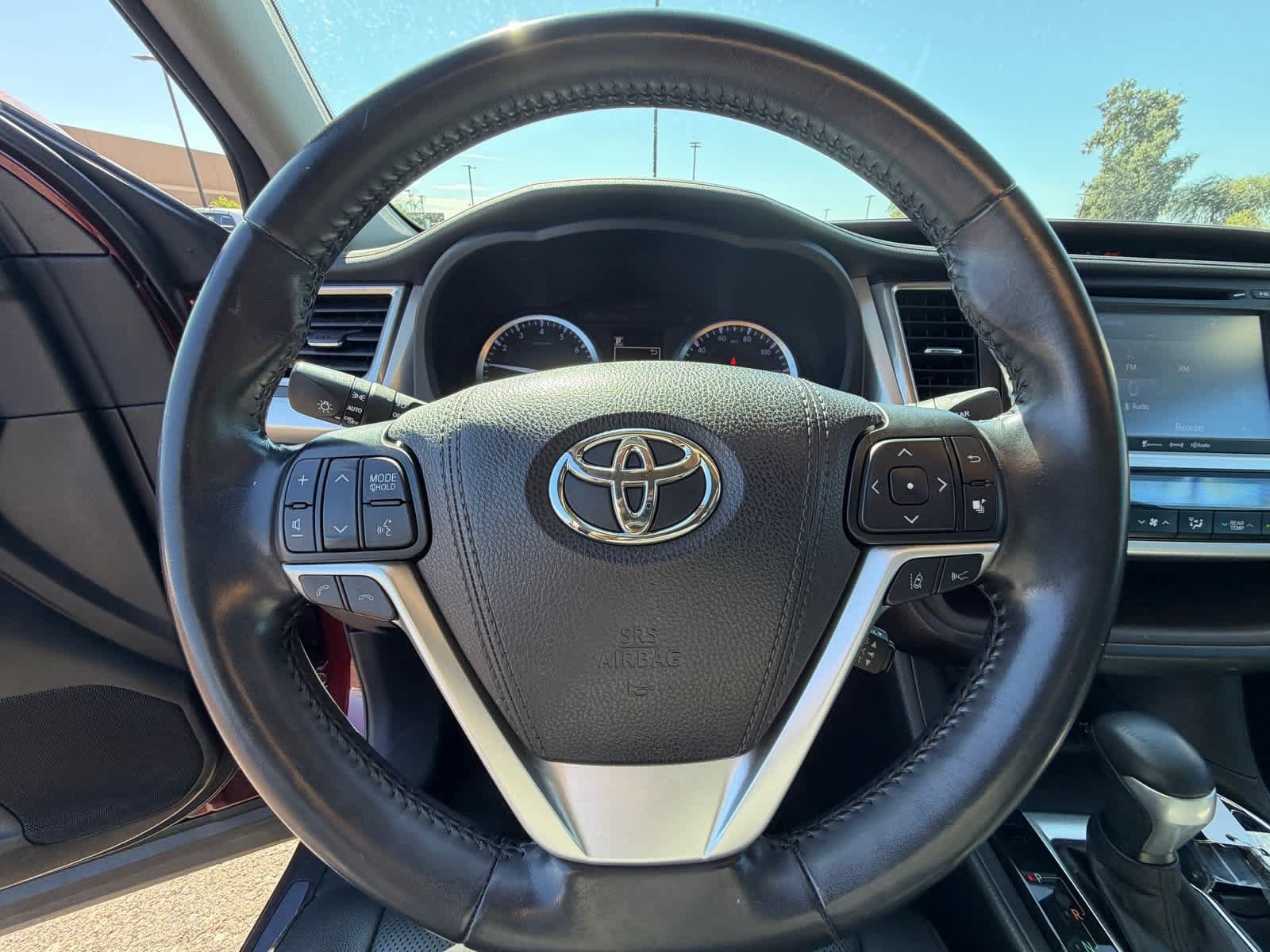 Used 2018 Toyota Highlander Limited w/ Carpet Mat Package (TMS) AWD/4WD image 12