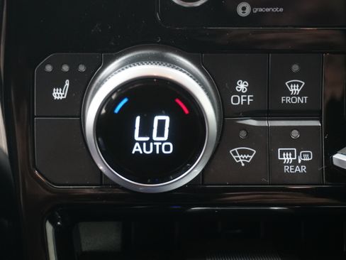 Used 2021 Toyota Highlander XSE FWD image 23