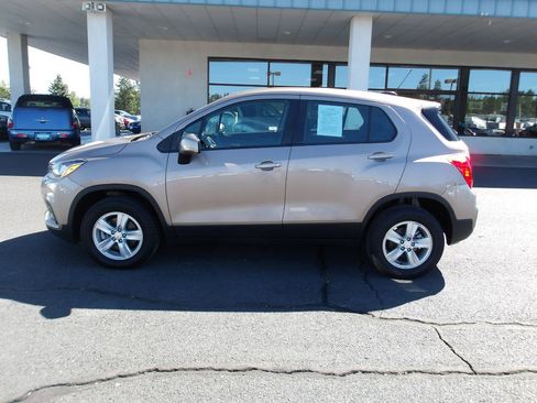 Used 2018 Chevrolet Trax LS AWD/4WD image 2