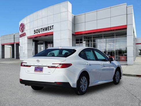 New 2026 Toyota Camry LE image 5