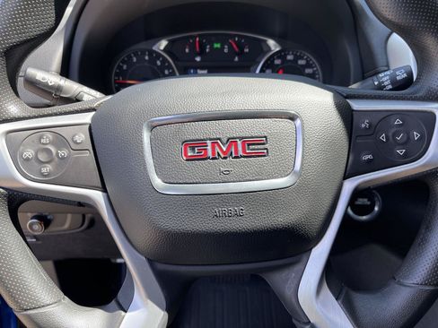 Used 2024 GMC Terrain SLE w/ Driver Convenience Package FWD image 21