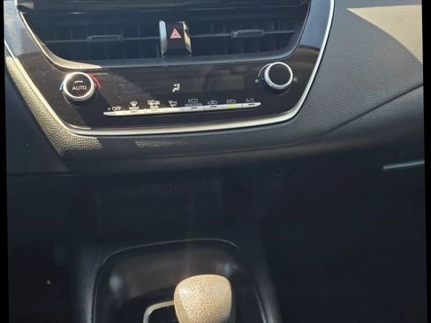 Used 2020 Toyota Corolla LE image 16