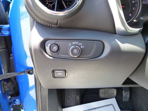 Used 2025 Chevrolet Blazer LT FWD image 21