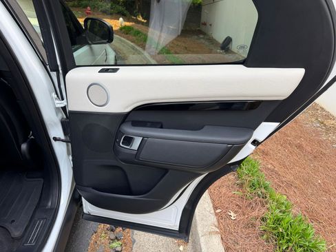 Used 2021 Land Rover Discovery S R-Dynamic image 39