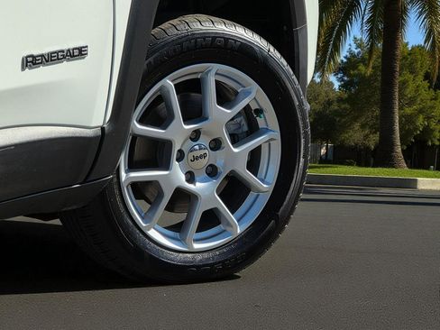 Used 2023 Jeep Renegade Latitude image 8