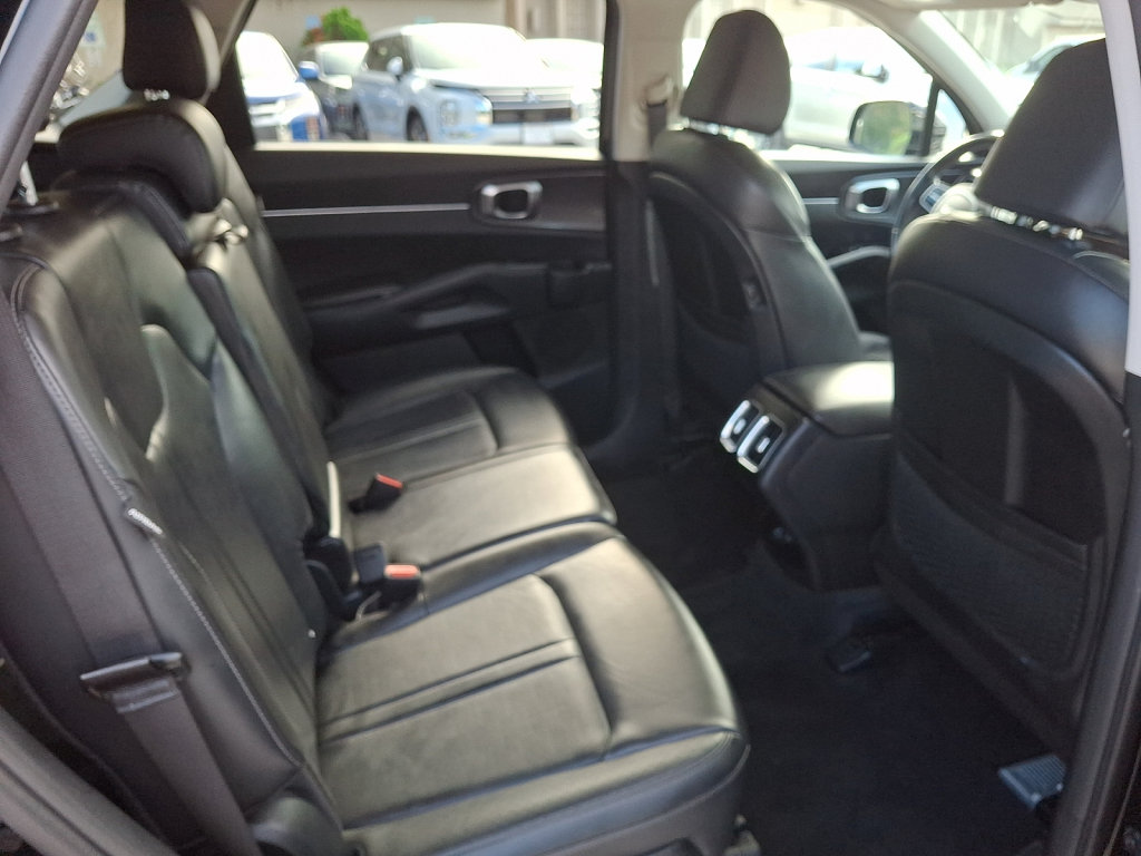 Used 2024 Kia Sorento S FWD image 16