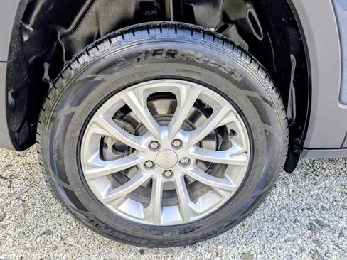 Used 2020 Jeep Cherokee Latitude image 17