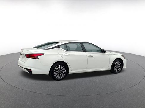 Used 2025 Nissan Altima 2.5 SV image 15