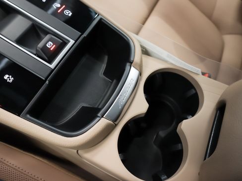 New 2026 Porsche Macan S image 18