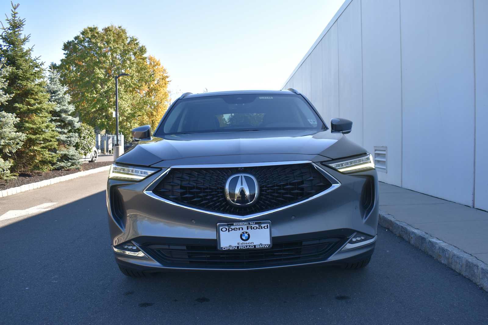 Used 2023 Acura MDX w/ Advance Package AWD/4WD image 2