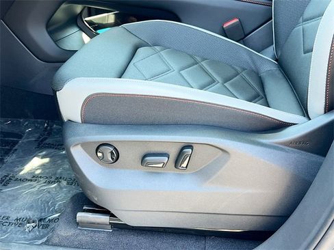 New 2024 Volkswagen Atlas Peak Edition SE image 18