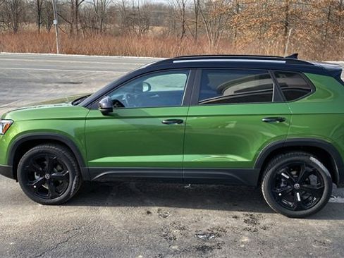 New 2026 Volkswagen Taos SE image 16