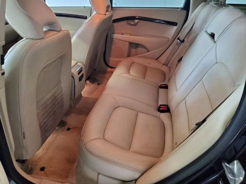 Used 2016 Volvo XC70 T5 Platinum w/ Climate Package image 12