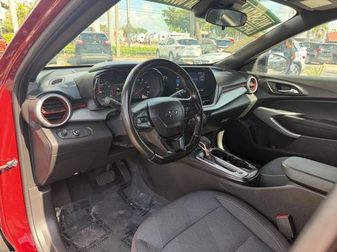 Used 2025 Chevrolet Trax RS w/ Driver Confidence Package FWD image 15