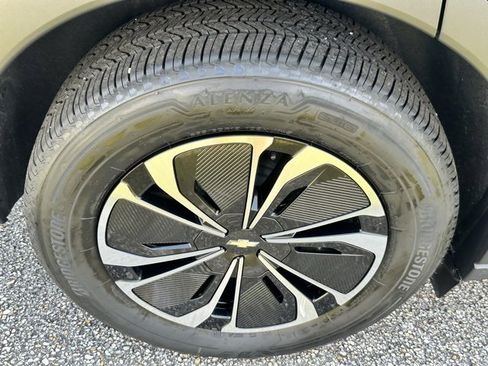 New 2025 Chevrolet Blazer EV LT image 16