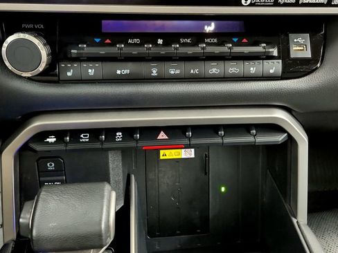 Used 2023 Toyota Tundra Limited AWD/4WD image 26