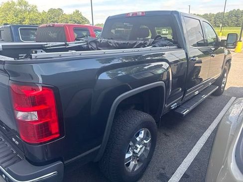 Used 2019 GMC Sierra 2500 SLT w/ Duramax Plus Package AWD/4WD image 10