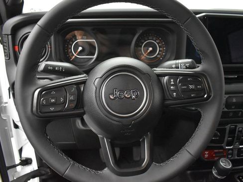 Used 2026 Jeep Gladiator Rubicon AWD/4WD image 17