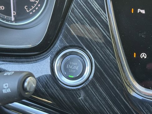 Used 2025 Cadillac XT6 Premium Luxury image 51