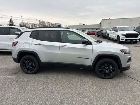 New 2026 Jeep Compass Latitude image 2
