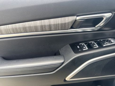 Used 2025 Kia Telluride EX w/ EX Captain's Chair Package FWD image 18