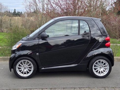 Used 2012 smart fortwo passion RWD image 5