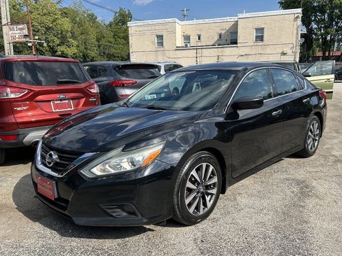 Used 2017 Nissan Altima 2.5 SV FWD image 2