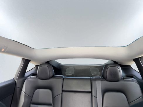 Used 2022 Tesla Model Y Long Range image 13