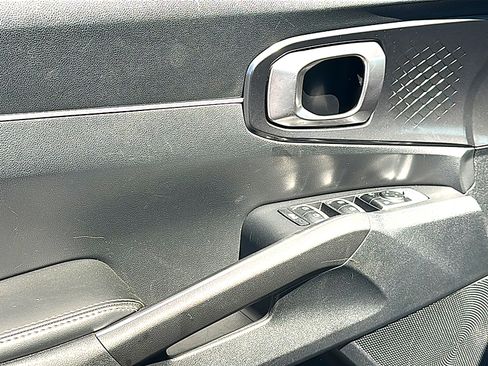 Used 2024 Kia Sorento S image 16