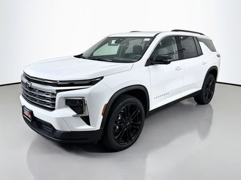 New 2026 Chevrolet Traverse LT w/ Driver Confidence Package AWD/4WD image 3