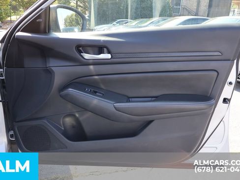 Used 2024 Nissan Altima 2.5 SV FWD image 28