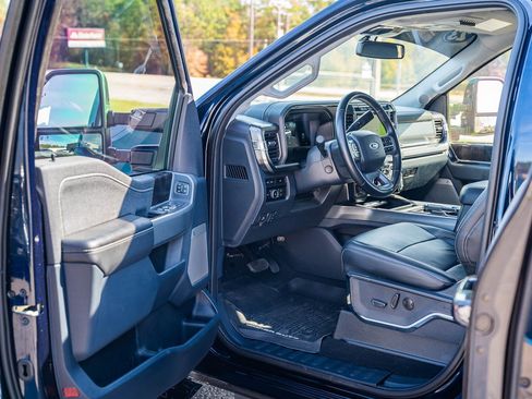 Certified 2023 Ford F250 Lariat w/ Sport Appearance Package image 18