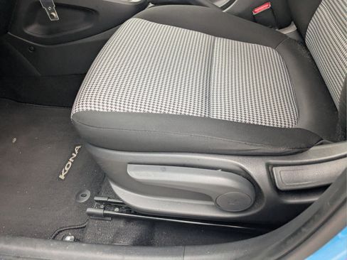 Used 2022 Hyundai Kona SE FWD image 17