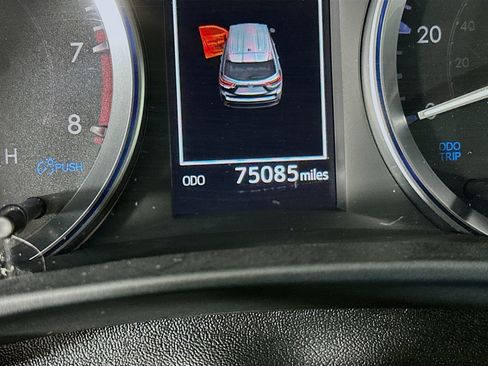 Used 2019 Toyota Highlander XLE FWD image 19