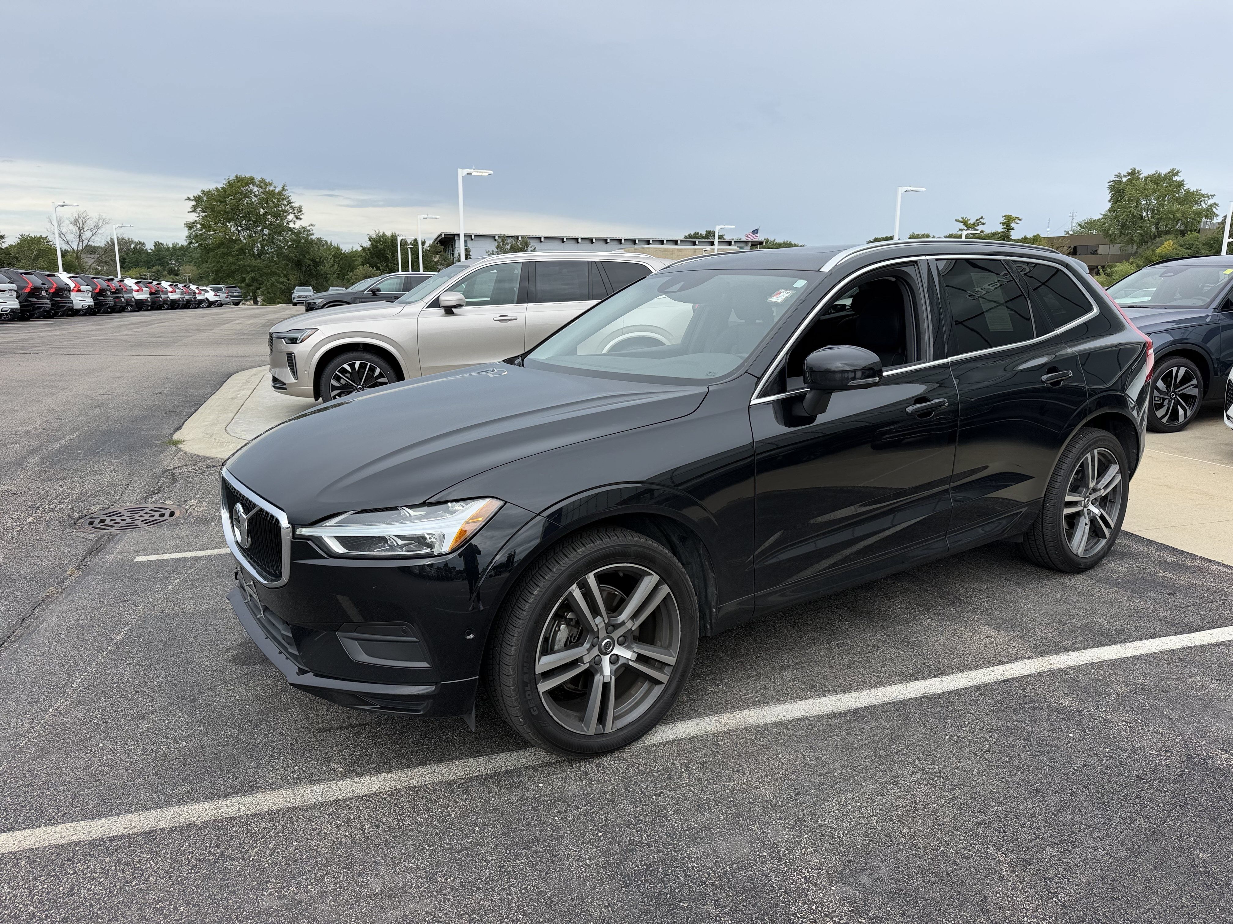 Used 2018 Volvo XC60 T5 Momentum w/ Convenience Package AWD/4WD image 6