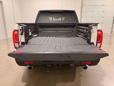 Used 2025 Honda Ridgeline Black Edition image 9