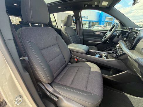 Certified 2025 Chevrolet Traverse LT w/ Sun and Wheel Package image 14