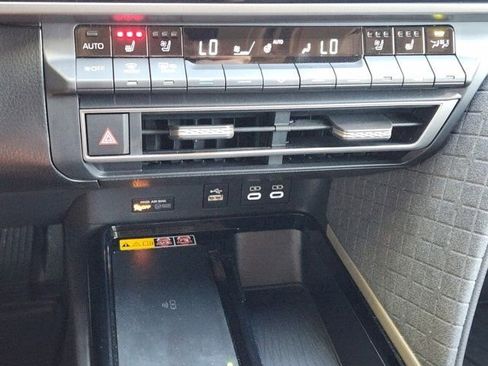 Used 2025 Toyota Camry XLE image 21