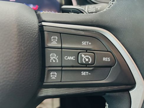 Used 2024 Jeep Grand Cherokee L Altitude AWD/4WD image 54