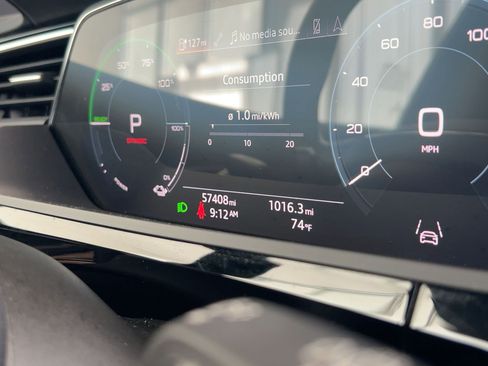 Used 2022 Audi e-tron Premium Plus w/ Premium Plus Package image 20
