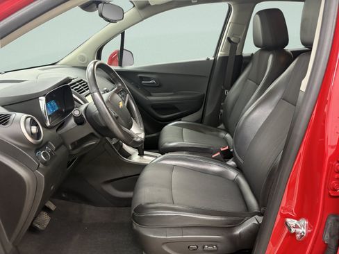 Used 2016 Chevrolet Trax LT w/ LT Sun and Sound Package FWD image 11