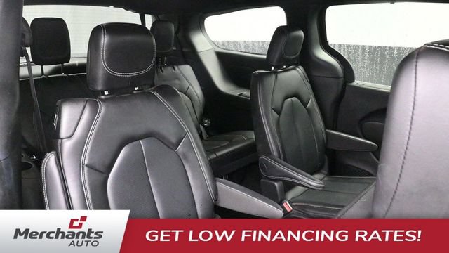 Used 2025 Chrysler Pacifica Select FWD image 17