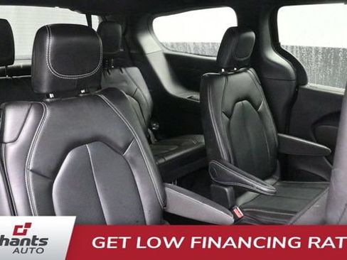 Used 2025 Chrysler Pacifica Select FWD image 17